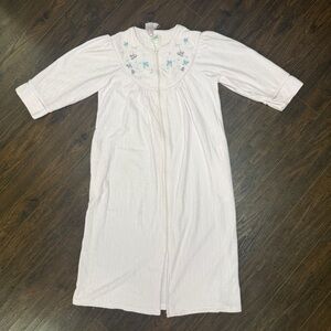 CASUAL NIGHTS SOFT LIGHT PINK EMBROIDERED ZIP ROBE HOUSEDRESS DUSTER POCKETS
